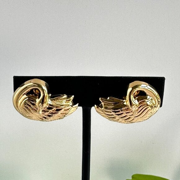 Vintage 1980s Avon Swan Clip-On Earrings Gold-Tone 1.5" Elegant Jewelry - Picture 5 of 8